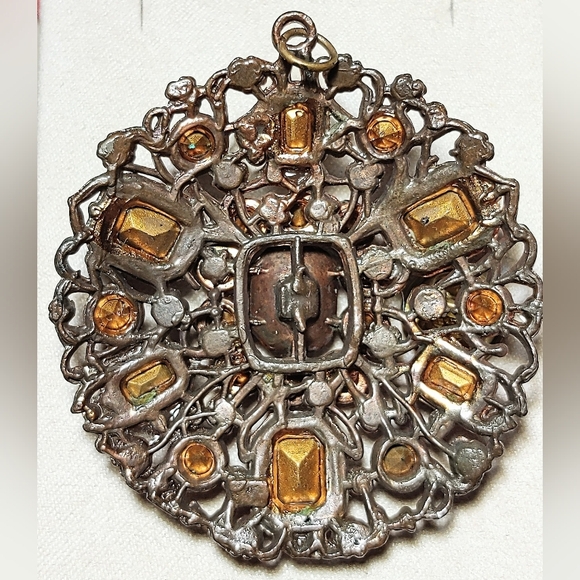 Vintage antique gold tone pendant - Picture 5 of 8